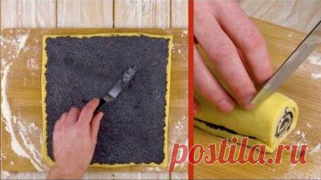 Мажем начинку на тесто и сворачиваем в рулет. Простой и вкусный десерт!