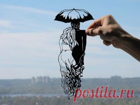 Украинские влюбленные Дмитро и Юлия проводят время, вместе вырезая из бумаги трогательные картины.
Черная бумага в их руках становится нежным кружевом, рассказывающим истории и показывающим особенные моменты. Творческий дуэт DreamPapercut считает, что таким образом делится с людьми своим внутренним миром, любовью, заботой и счастьем.