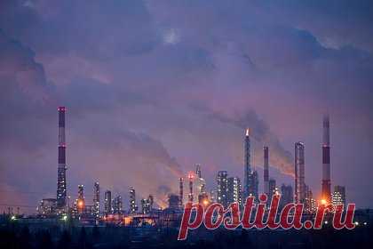 Песков заявил о консультациях с ОПЕК+ перед решением сократить добычу нефти. Россия предварительно обсуждала решение снизить добычу нефти со странами-участницами ОПЕК+, заявил пресс-секретарь президента страны Дмитрий Песков. О сокращении производства на 500 тысяч баррелей в сутки в марте ранее сообщил вице-премьер Александр Новак. По его словам, решение было принято без консультаций.