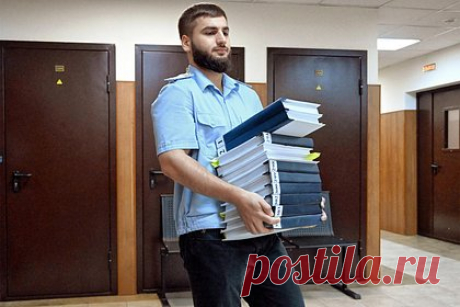 Подполковника ГУР Украины Кириловца заочно арестовали в Москве. Лефортовский суд Москвы заочно арестовал подполковника Главного управления разведки (ГУР) Минобороны Украины Максима Кириловца, который обвиняется в подготовке террористического акта, организации террористического сообщества и участии в нем, контрабанде, а также незаконном пересечении государственной границы.