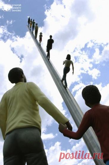 Прогулка в небо Необычная скульптура «Идущие к небу» (или «Прогулка в небо») установлена около университета Канеги-Меллон в Питтсбурге, США. Автором этой семитонной работы является известный американский художник и скульптор Джонотан Борофски. Сама скульптура представляет из себя нержавеющую полосу...