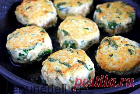 Рецепт куриных котлет со шпинатом и сыром / Меню недели