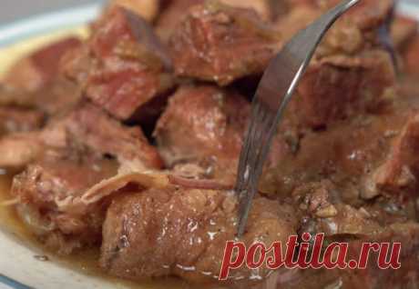 Готовим мясо один раз, а потом просто меняем гарниры всю неделю - Steak Lovers - Медиаплатформа МирТесен Совсем необязательно проводить на кухне каждый вечер, чтобы ставить на стол вкусный ужин. Гораздо удобнее будет приготовить томленое с луком мясо один раз в казане, а затем всю неделю просто подавать его с разными гарнирами. На килограмм мяса (в данном случае это говядина, но вы можете попробовать - 5 октября - 43062411278 - Медиаплатформа МирТесен