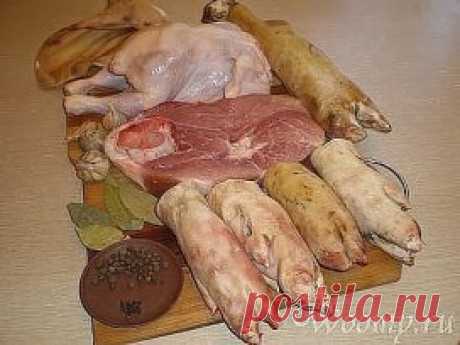 Как правильно приготовить вкусный холодец..
Основные правила приготовления хорошего холодца
Для того чтобы приготовить прозрачный холодец, необходимо помнить 
несколько простых правил, придерживаясь которых можно будет без труда 
сотворить этот кулинарный шедевр.
Правило 1. Выбор основного ингредиента – мяса.
Готовить холодец можно из любого мяса (из курицы, из свинины, из 
говядины, из свиных ножек и т.д.), самое главное, правильно выбрать 
основной продукт.
Покупать такой важный в холодце