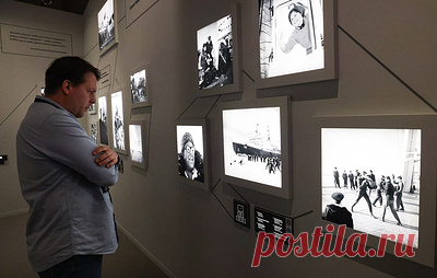 Выставка работ фотографа ТАСС Евгения Халдея откроется 26 апреля в Историческом музее. Экспозиция мультимедийная и включает около 400 работ разных лет, из которых около 70 - кадры из исторического фонда фотографий ТАСС
