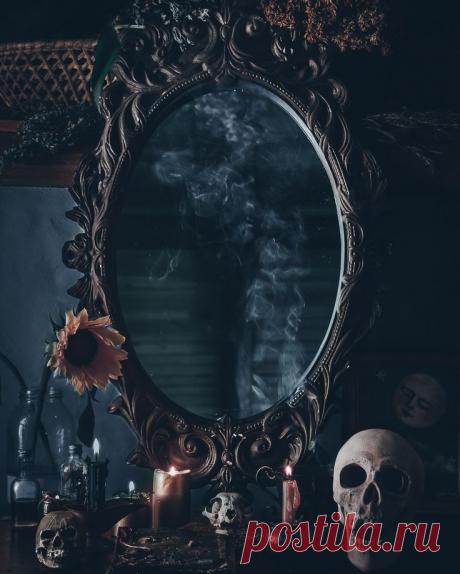 Почему нельзя рассказывать о привороте. Рассказывая о ритуале, вы невольно привлекаете внимание других людей к вашим отношениям

Скептически настроенные знакомые могут своими сомнениями создать ненужные вибрации

Излишнее обсуждение может сместить фокус с реальных действий на пустые разговоры