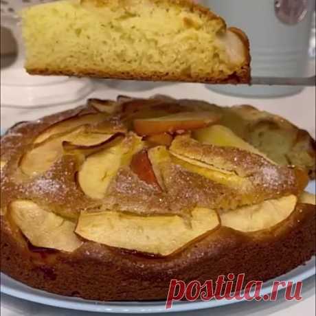 Хачапури - самый лучший рецепт! 
РЕЦЕПТ:
Мука - 3 стакана
Кефир - 1 стакан
Яйцо - 2 штуки
Сахар - 1 чайная ложка
Соль - 1 чайная ложка
Сода - 0,5 чайной ложки
Масло растительное - 1 столовая ложка
Сыр твёрдый - 400 грамм
Масло сливочное - 50 грамм.
ПРИГОТОВЛЕНИЕ:
1. В кефир добавить 1 яйцо, соль, сахар, растительное масло и всё хорошо перемешать.
2. В 2 стакана просеянной муки добавляем соду, перемешиваем и соединяем с кефиром. Замешиваем мягкое тесто, посыпая понемногу ос...