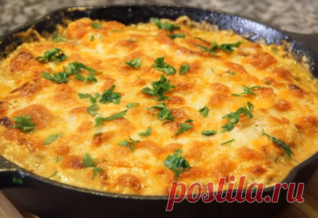 Куриная грудка по-французски: Очень вкусное блюдо Восхитительное блюдо. Сочное, ароматное и очень вкусное. Блюдо можно подавать и с... Читать ещёКуриная грудка по-французски: Очень вкусное блюдо Восхитительное блюдо. Сочное, ароматное и очень вкусное. Блюдо можно подавать и к семейному ужину, и ко праздничному столу. Ингредиенты. куриное филе - 1 кг. (если куриное мясо с кожей, то берите примерно половину грудки) лук - 2 шт. шампиньоны - 300 г. сыр - 150 г. помидоры - 3 шт. соль, перец, припра…
