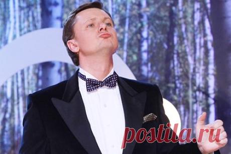 Звезда «Уральских пельменей» раскрыл отношение к мату в юморе. Звезда юмористического проекта «Уральские пельмени» Максим Ярица назвал отвратительным мат в юморе. Свое отношение к нецензурной лексике в шутках он раскрыл в интервью блогеру Андрею Пределину. По словам артиста, сегодня происходит много дискуссий вокруг того, можно материться в юморе или нет.