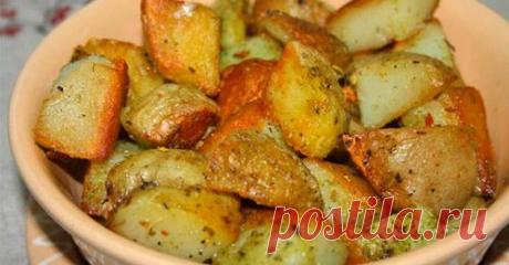 Картошка, запеченная в чесночном соусе — настоящий праздник для вкусовых рецепторов - КУХНИ МИРА Ингредиенты: 5 шт. картофеля 100 г сливочного масла 4 зубчика чеснока 3 ст. л. мелко нарезанной петрушки 1 ст. л. сметаны 5 ст. л. тертого твердого сыра соль и перец по вкусу Приготовление: Разогрейте духовку до 220 градусов. Очистите картофель и разрежьте его вдоль на куски. Выложите картофель в предварительно смазанную маслом форму. Чеснок измельчите […]