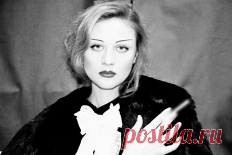 В российской колонии нашли двойника Марлен Дитрих. В российской исправительной колонии для женщин нашли заключенную, похожую на немецкую актрису Марлен Дитрих. В честь 120-летия со дня рождения артистки в женской колонии в поселке Ульяновка состоялся конкурс ее двойников. В рамках состязания осужденные подбирали наряды и макияж на основе старых снимков Дитрих.