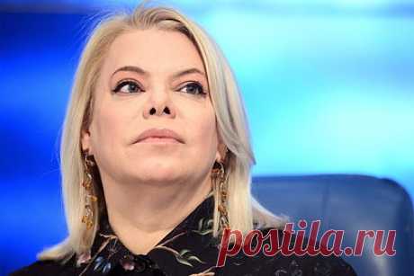 Поплавская заявила о необходимости психиатрической помощи для Волочковой. Актриса и звезда фильма «Про Красную Шапочку» Яна Поплавская заявила, что российской балерине Анастасии Волочковой нужен нарколог, а также психиатрическая помощь. По мнению артистки, танцовщица страдает от алкогольной зависимости и ее друзья и близкие могут помочь ей справиться с этим, прибегнув к лечению.