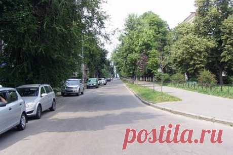 В Киеве появилась улица Джохара Дудаева. Одна из улиц Киева получила название в честь первого президента самопровозглашенной Чеченской Республики Ичкерия (ЧРИ) Джохара Дудаева. Соответствующее решение накануне было принято на пленарном заседании городского совета. Бывшая улица Искровская получит имя Дудаева. Грозненскую также переименовали в Ичкерийскую.