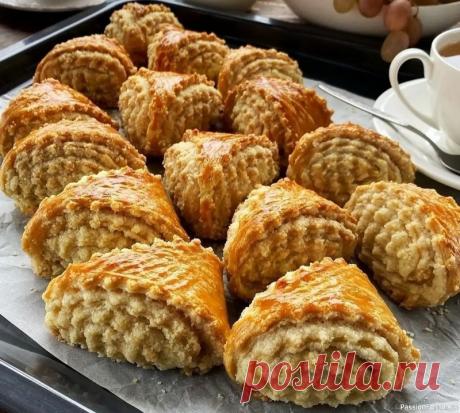 Гата, песочно-слоеная выпечка Тесто:Мука 400 г (+/-)Масло слив 250 гСметана 200 гЯйцо 1 шт.Сода 1 ч.л. без горки(под нож)Ванильный сахар 5 гСоль щепоткаНачинка:Масло слив 100 гСахар 250 гМука 250 гВанильный сахар 5 гМягкое масло взбить венчиком, добавить сахар, ванильный сахар, муку, растереть массу .Должна получится...