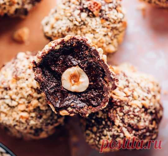 Веганские шоколадные трюфели Ferrero Rocher - рецепт на SdelajTort.ru Рецепт веганских (постных), невероятно вкусных, шоколадных конфет Ferrero Rocher (Ферреро Роше) из 8 ингредиентов. На вкус как оригинальные, но полезнее!