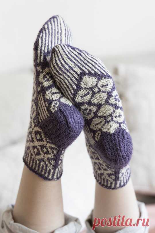 Ruusuilla tanssien -villasukat Novita Venla tai Nalle | Novita knits