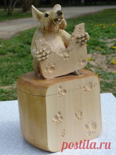 Высота шкатулки 22 см. Находится в коллекции автора. Выставлена на продажу. Цена 20000 руб.