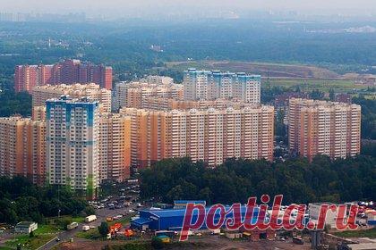 Названы районы Москвы с наиболее подешевевшими новостройками. По итогам октября 2022 года квадратный метр в новостройках комфорт-класса Старой Москвы сильнее всего подешевел в Молжаниновском районе — снижение составило 6,47 процента, до 219,5 тысячи рублей за «квадрат». Второе место в списке районов Москвы с наиболее подешевевшими новостройками комфорт-класса заняло Отрадное.