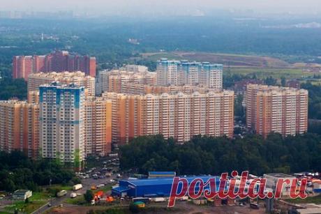 Названы районы Москвы с наиболее подешевевшими новостройками. По итогам октября 2022 года квадратный метр в новостройках комфорт-класса Старой Москвы сильнее всего подешевел в Молжаниновском районе — снижение составило 6,47 процента, до 219,5 тысячи рублей за «квадрат». Второе место в списке районов Москвы с наиболее подешевевшими новостройками комфорт-класса заняло Отрадное.