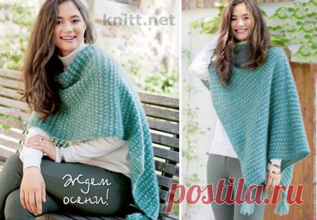 Вязаное крючком пончо изумрудного цвета