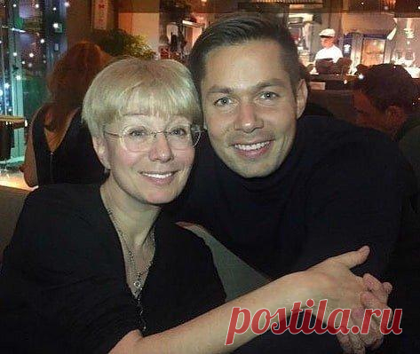 Стас Пьеха опубликовал чудесное фото с мамой Илоной Броневицкой💛