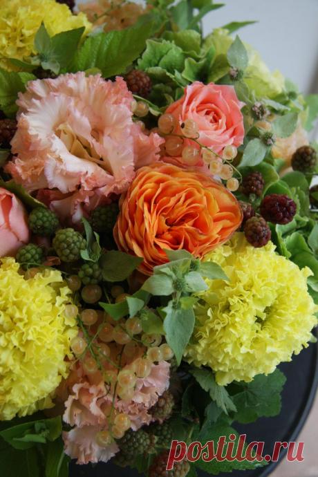 rose,marigolds and eustoma