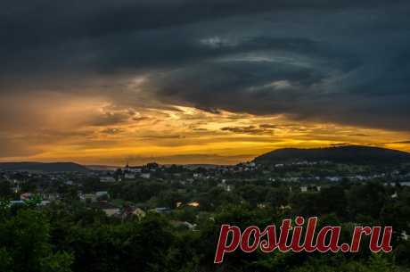 (9) Facebook