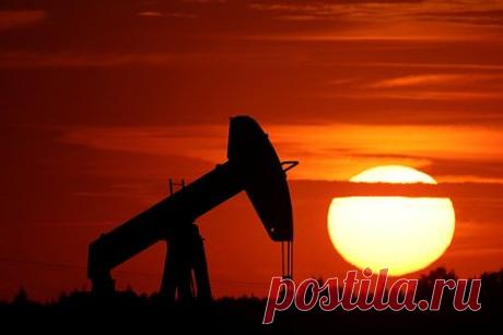 Жители зависящей от российской нефти страны стали покупать бензин у соседей. Резкий рост цен на бензин в Венгрии привел к тому, что ее жители начали покупать топливо в соседних Словакии и Румынии, где оно дешевле, сообщает Reuters со ссылкой на местных жителей. Агентство не приводит оценку объемов трансграничной торговли, но утверждает, что топливо в Словаки действительно стоит меньше.