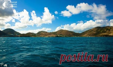 Ангилья - кусочек земного рая Ангилья — самоуправляемая заморская территория Великобритании. В состав территории входят сам остров Ангилья (около 26 км в длину и 5 км в ширину), а также мелкие прилегающие островки и коралловые рифы, не имеющие постоянного населения. Это самые северные острова в группе Наветренных...