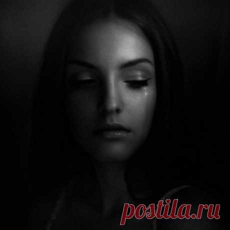 Мы в этой жизни только гости,небесный здесь проходим тест,смиренно,без обид и злости.Должны нести свой тяжкий крест.(волшебная страна книг)