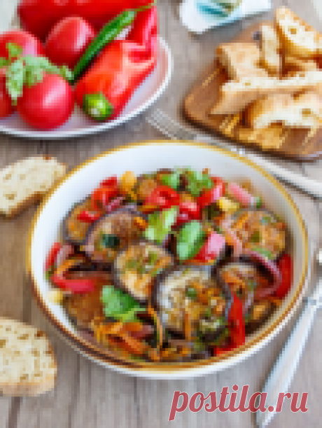 Печеные баклажаны в легком маринаде с овощами