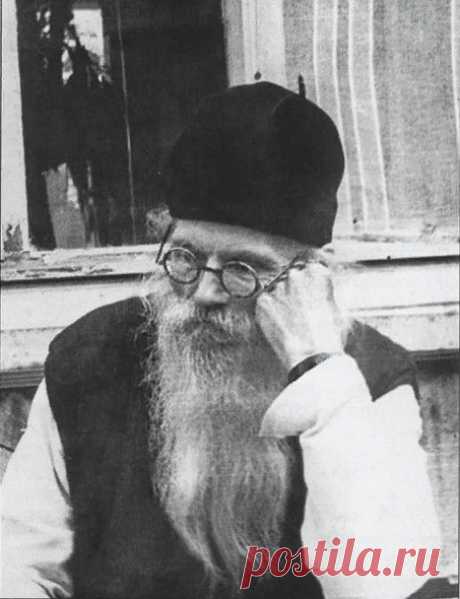 Наставления. "В наше время спасаться будут скорбями и болезнями. А если будем роптать, то..." - старец Никон (Воробьев)

Личный опыт старца Никона (Воробьева) передан нам в его наставлениях, они наполнены невероятным светом Божией благодати.
За свою жизнь он пережил и арест, и лагеря, и ссылки... Аскет в миру: к себе относился очень строго, а к другим с большой любовью.
Он стяжал множество даров, а особенно Иисусову молитву.

Сегодня его наставления всё так же актуальны и ...