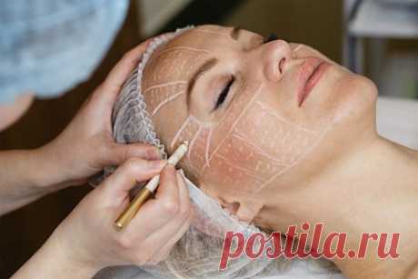 Врач раскрыла опасные последствия популярных косметологических процедур. Врач Николь Джеймс раскрыла опасные последствия популярных косметологических процедур. По словам инфлюэнсерши, нитевой лифтинг может привести к заражению крови, опущению глаз, а также многочисленным шрамам на коже. Также эксперт раскритиковала нехирургическую пластику носа, после которой пациент рискует ослепнуть.