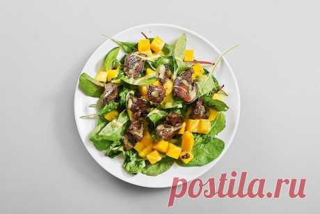 Салат с манго и куриной печенью, пошаговый рецепт с фотографиями  – низкокалорийная еда: салаты. &amp;#171;Афиша-Еда&amp;#187;