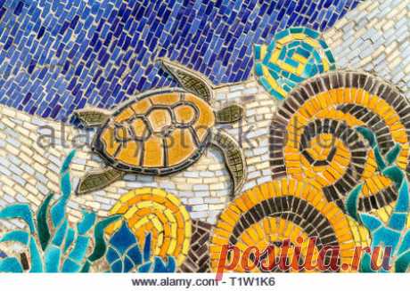 Mosaico de pared de cerámica de Hanoi Hanoi o camino de cerámica. Vietnam. Representando dos pájaros tropicales. La pared de cerámica más larga del mundo, récord mundial Guinness Foto de archivo - Alamy