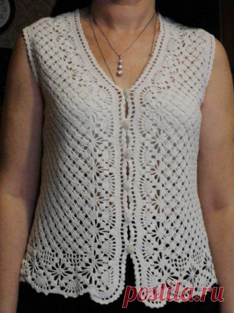 ​Ажурная жилетка Ажурная жилеткаАжурная жилетка будет очень стильно смотреться с водолазкой.