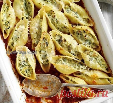 Фаршированные макароны-ракушки Ингредиенты:  - 200 г макаронных изделий Conchiglioni (крупных ракушек) - оливковое рафинированное