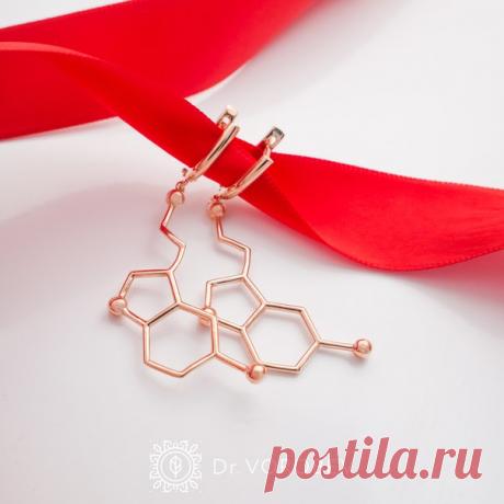 Dr.Vorobev - украшения на медицинскую, научную, бьюти тематику. Все не то? Предлагаем уникальную возможность - попробовать себя в роли дизайнера. Руками наших художников, создайте украшение своей мечты.😍 ✅Выбирайте и делайте заказ Dr.Vorobev или на сайте drvorobev.ru