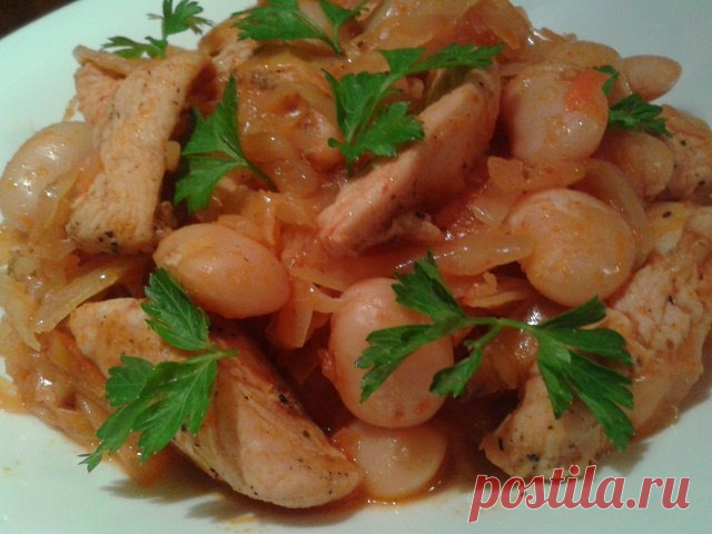 ФАСОЛЬ С КВАШЕНОЙ КАПУСТОЙ И КУРИНОЙ ГРУДКОЙ. Простое, вкусное и сытное блюдо. Сочетание фасоли и капусты никого не оставит равнодушным. Отличное блюдо для веганов если не использовать мясо.

На ночь замочить фасоль, отварить до готовности. Разог…