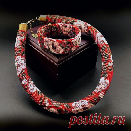 Китайский шелк! Работа сделана из японского бисера Toho15, по схеме Елены Рудовской!