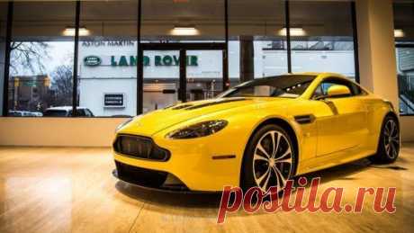 Aston Martin V12 Vantage