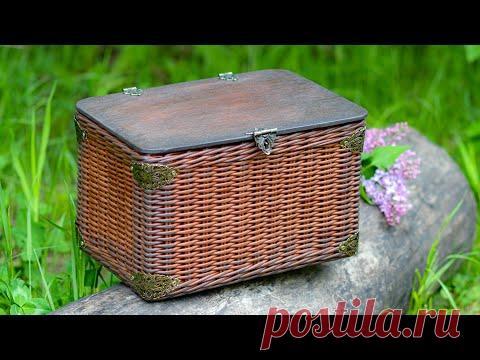 Плетёный сундучок или короб на каркасе.