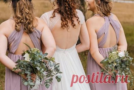 Невеста захотела нарядить полных подруг в откровенные платья и была обругана. Невеста захотела нарядить плюс-сайз-гостей свадьбы в откровенные наряды и была обругана в сети. Виновница торжества придумала дресс-код, согласно которому девушки должны были появиться на мероприятии в платьях с перекрестным верхом, которые выглядели бы вульгарно на обладательницах объемного бюста.