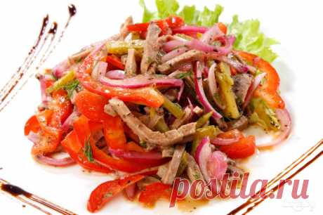 Не просто вкусный, а очень вкусный салат – закуска с мясом и овощами - На Кухне Приготовьте для своих домочадцев невероятно вкусный салат с мясом и овощами. Получается очень сытный салат – закуска. Готовить его легко и просто, а результат восхитительный. Салат – закуска...