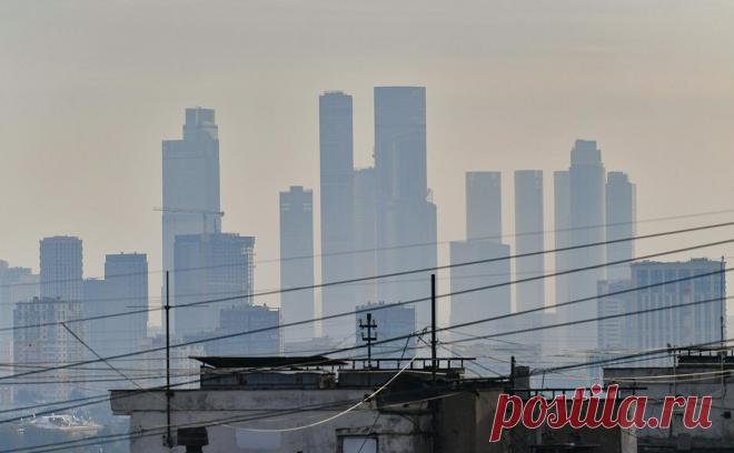 Власти назвали сроки сохранения запаха гари в Москве из-за лесных пожаров. Запах гари в результате пожаров в соседних регионах сохранится в Москве до понедельника, 22 августа.
