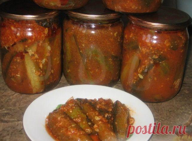 Огурцы, консервированные в остром томатном соусе с чесноком – очень вкусная пикантная закуска..