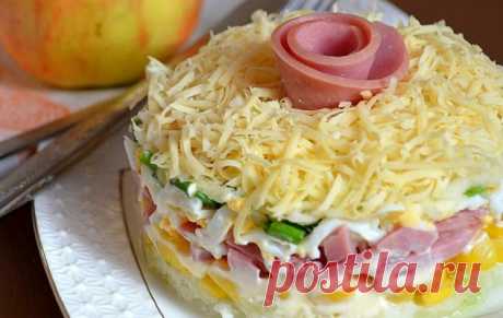Мини - салатики (6 самых вкусных вариантов) 1. ЭДЕЛЬВЕЙС Приятное сочетание вкусов. Cыр, курица, яйцо, помидор, натуральный йогурт (легкая сметана). 2. НЕЖНОСТЬ Пикантность этому салату придает сладкий чернослив. Курица, чернослив, яйцо, огурец, грецкий орех, йогурт. 3. НАСЛАЖДЕНИЕ Курица, ананас, болгарский перец, яблоко 4. ЛЕТНИЙ Летний вкус зимой и летом. Огурец, помидор, перец сладкий, йогурт (легкая сметана), зелень. 5. ФРУКТОВЫЙ Салат с экзотическим вкусом. Кусочки а...
