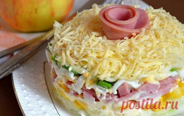 Мини - салатики (6 самых вкусных вариантов) 1. ЭДЕЛЬВЕЙС Приятное сочетание вкусов. Cыр, курица, яйцо, помидор, натуральный йогурт (легкая сметана). 2. НЕЖНОСТЬ Пикантность этому салату придает сладкий чернослив. Курица, чернослив, яйцо, огурец, грецкий орех, йогурт. 3. НАСЛАЖДЕНИЕ Курица, ананас, болгарский перец, яблоко 4. ЛЕТНИЙ Летний вкус зимой и летом. Огурец, помидор, перец сладкий, йогурт (легкая сметана), зелень. 5. ФРУКТОВЫЙ Салат с экзотическим вкусом. Кусочки а...