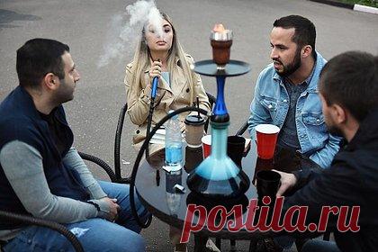 Пульмонолог предупредила о живущих в кальяне инфекциях. Врач Маринэ Гамбарян предупредила о живущих в кальяне инфекциях. По словам пульмонолога, в трубках кальянов могут развиться разные инфекции, включая вирусные, бактериальные и даже туберкулез. Подхватить инфекцию, уточнила она, рискуют люди, которые курят кальяны в группах или в публичных местах.