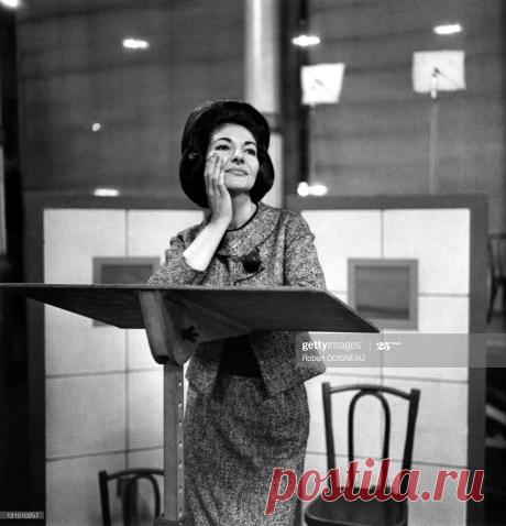 maria-callas-rehearsal-at-the-salle-wagram-paris-1963-picture-id121510257 (1972×2048)